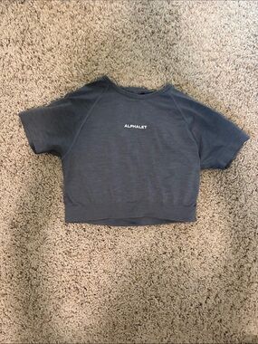 Alphalete Women’s Short Sleeve Crop Tee in Charcoal Gray